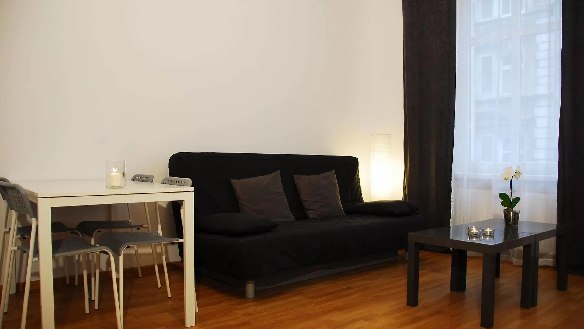 **** فندق Apartamenty Stockholm بوزنان بولندا