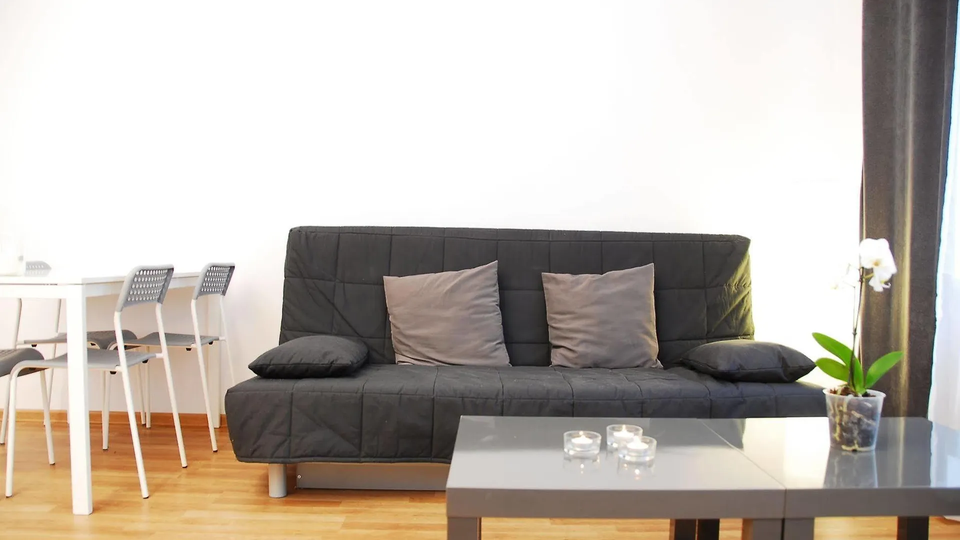 فندق Apartamenty Stockholm بوزنان