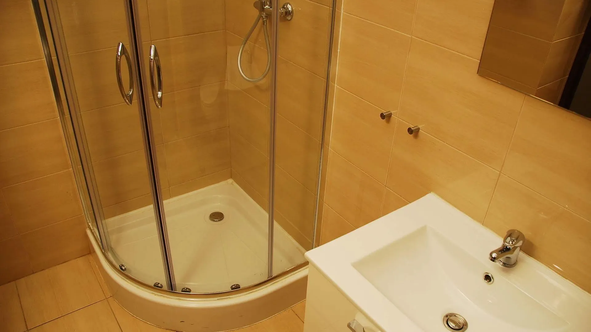 فندق Apartamenty Stockholm بوزنان